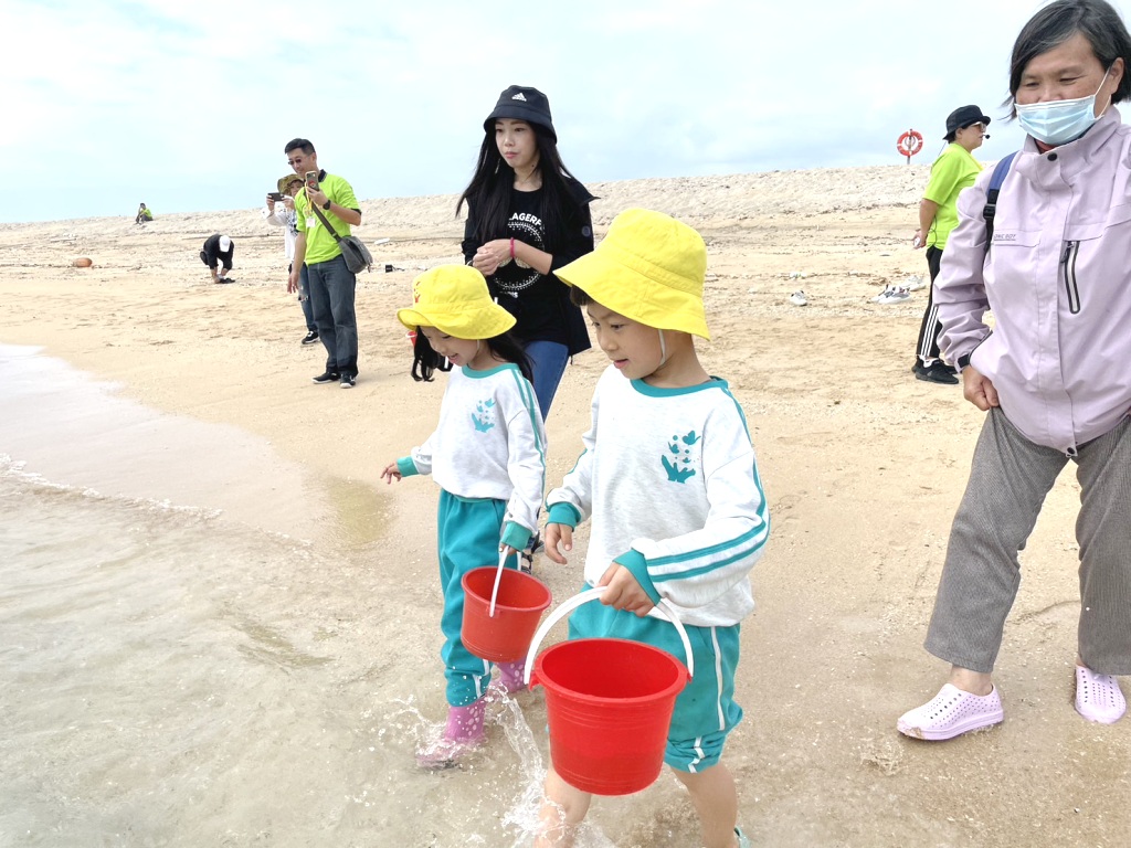 海洋教育向下扎根 農漁局邀幼兒園師生放流種苗