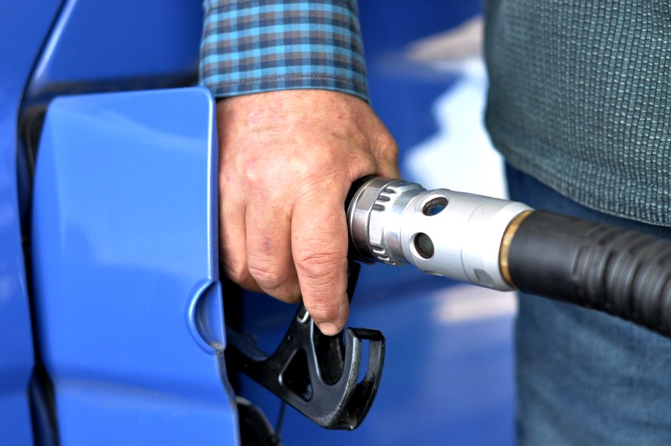 中油啟動平穩機制 15日起汽柴油價格不調整