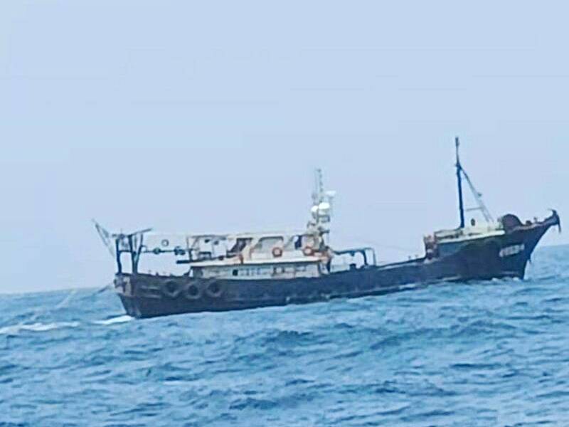 大陸漁船越界作業遭海巡驅離
